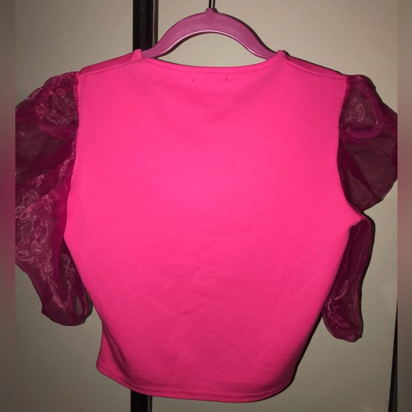 🍬2 for $10🍬 Boohoo hot pink semi crop shirt with tulle - Picture 4 of 4